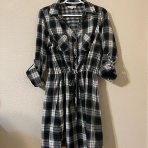 SKIES ARE BLUE Flannel Plaid Dress Black and White